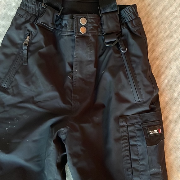 Size 7/8 WeatherProof Snow pants w suspenders. - Picture 2 of 3